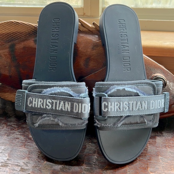 The Christian Dior Dio(r)evolution Slide Sandal Like New Size 37/US 7 Gorgeous🌺 - Picture 3 of 12